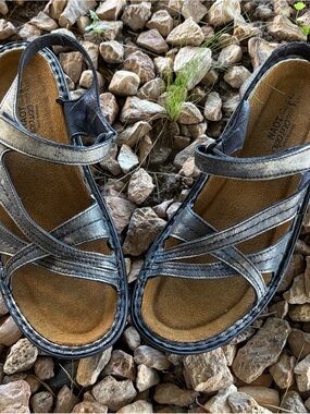 Naot Women's Metallic Silver-Black Strappy Sandals,like new, “distressed look”